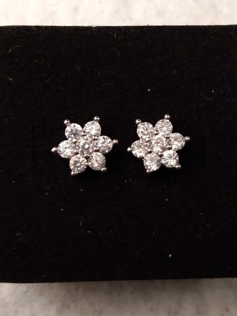 Brand New Beautiful White Cubic Zirconia Flower Pierced Earrings